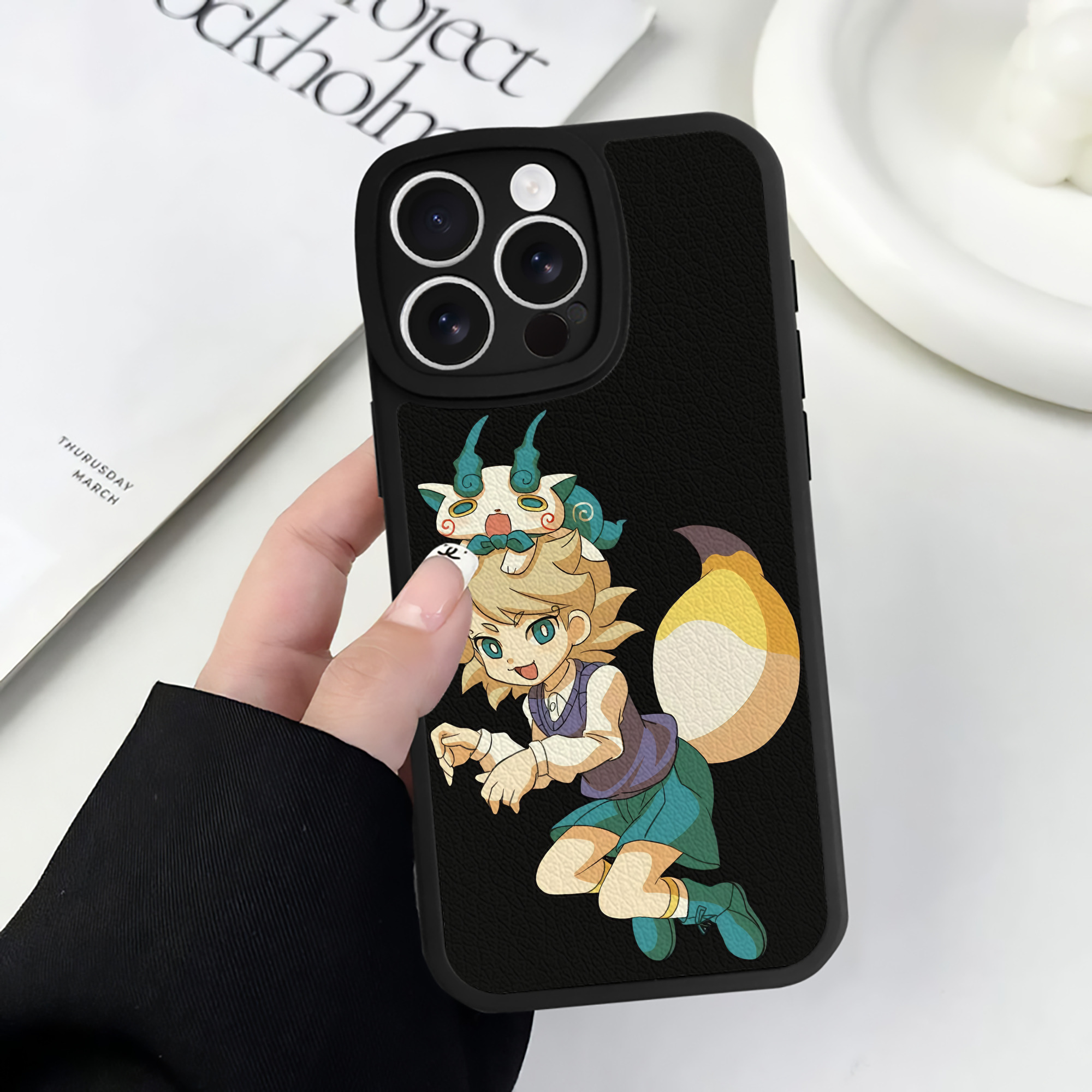 （画像用） 妖怪ウォッチ Yo-kai Watch 【iPhone 16シリーズ対応】シリコンスマホケース（レザー調） 材質：シリコン
